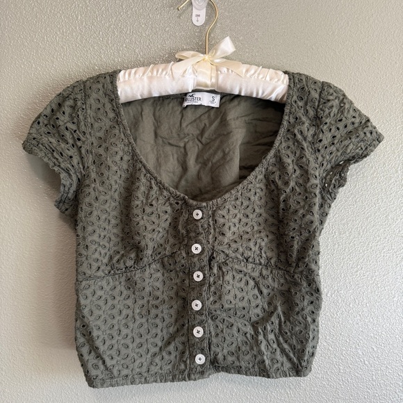 Hollister Dark Green Low Cut Eyelet Short Sleep Top Size Small - Picture 1 of 8